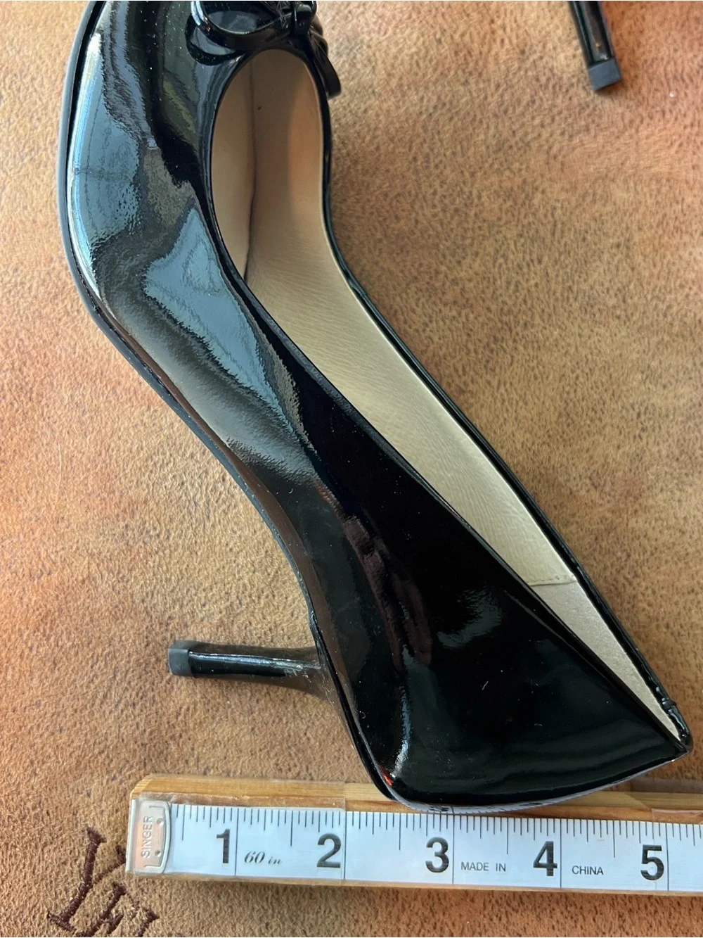 Michael Kors Black Patent Pointed-Toe Heels with Gold MK Charm Bow size 6